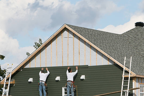 Professional Siding Installation technician working in Port Reading, NJ